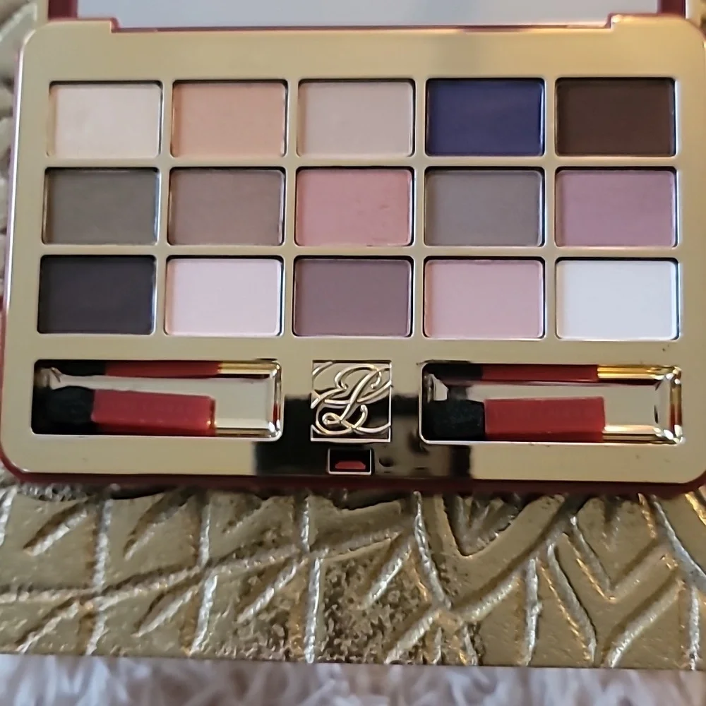 Estee Lauder Eyeshadow Deluxe Eyeshadow Palette - Multi-Color - Picture 2 of 4